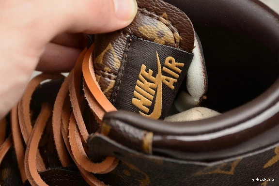 Rep EP 1 AQ0818-158 AIR JORDAN O-W -LouiV CASE) (WITH AQ0818-158 0108